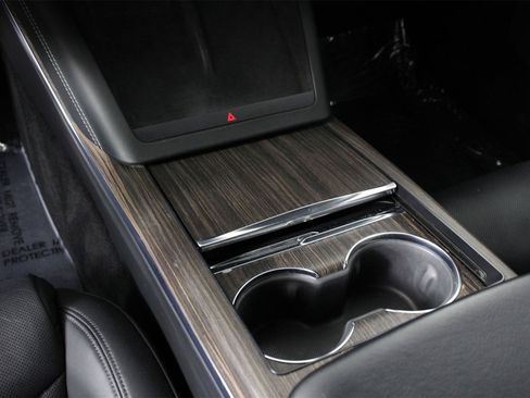 Used 2022 Tesla Model S image 18