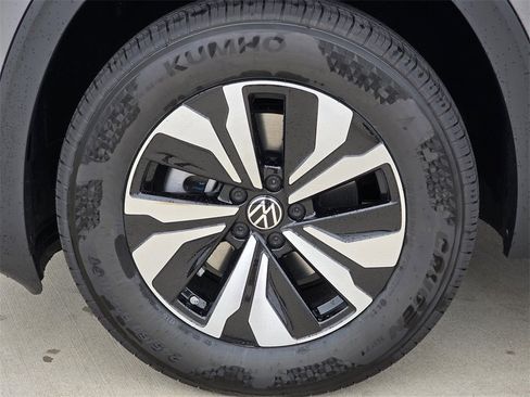 New 2025 Volkswagen Atlas Cross Sport SEL image 9