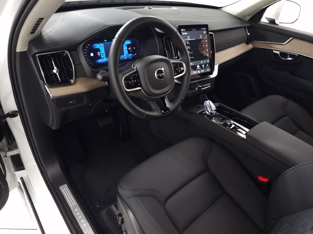 Certified 2025 Volvo XC90 B5 Core AWD/4WD image 16