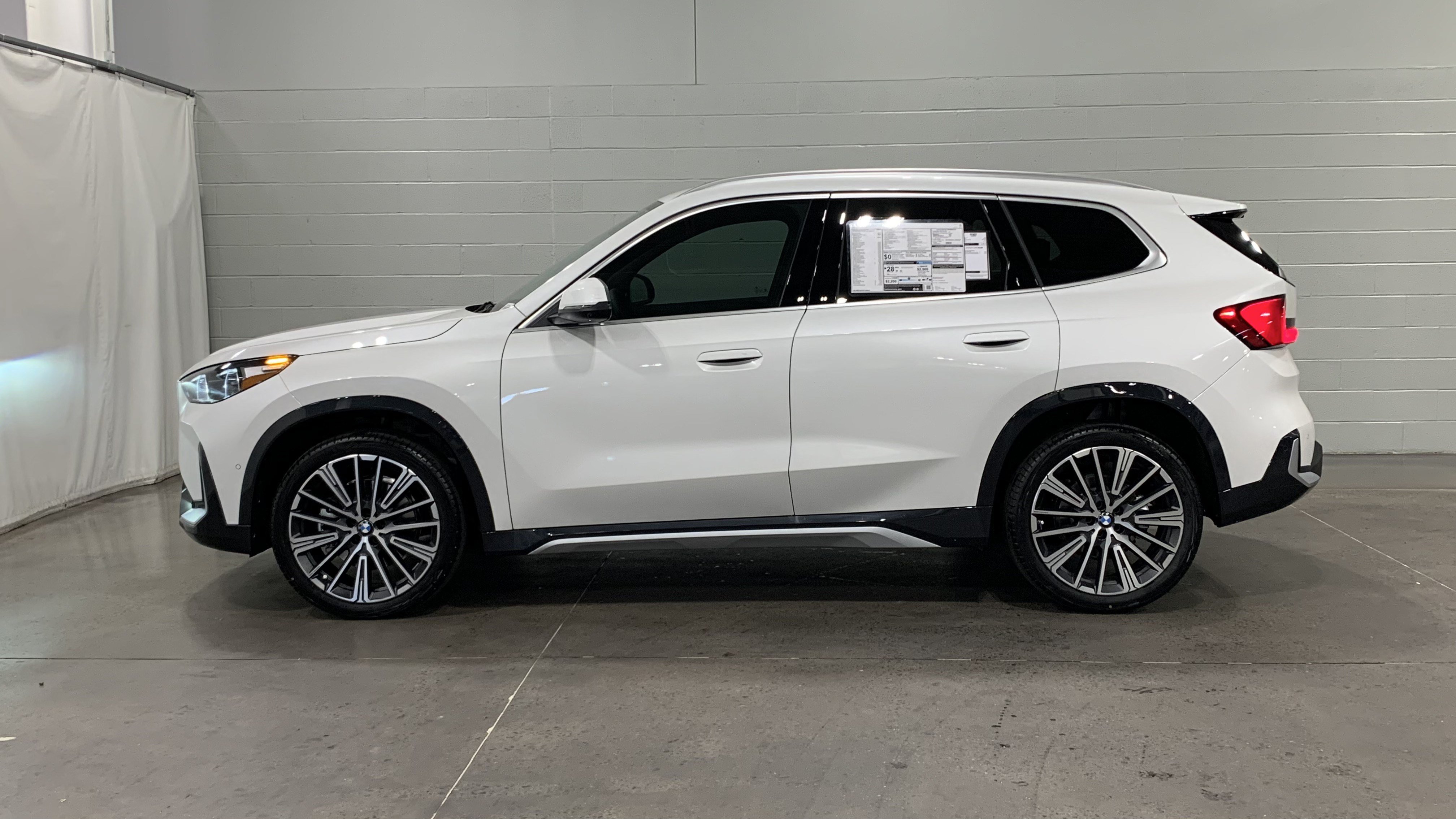 Used 2026 BMW X1 xDrive28i w/ Technology Package AWD/4WD image 5