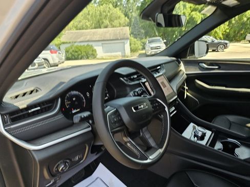New 2025 Jeep Grand Cherokee Limited w/ Black Appearance Package image 29
