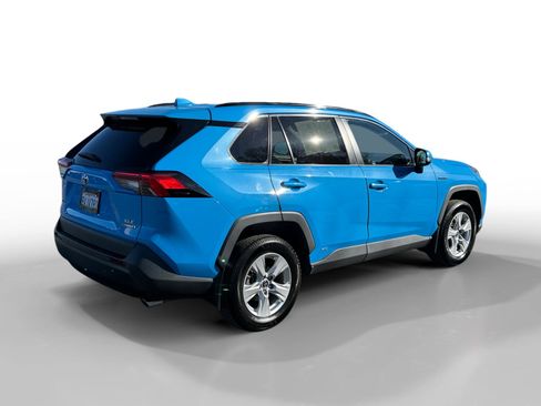 Used 2019 Toyota RAV4 XLE w/ Convenience Package image 5