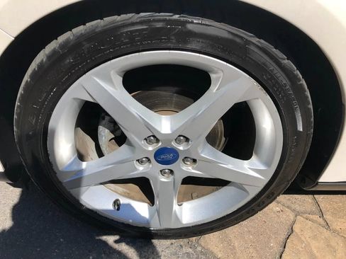 Used 2013 Ford Focus Titanium w/ Titanium Handling Pkg FWD image 12
