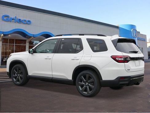New 2026 Honda Pilot Sport image 3