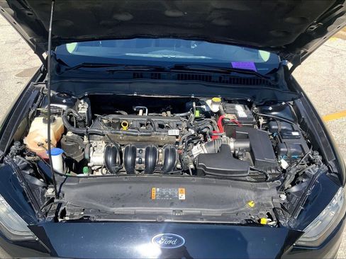 Used 2018 Ford Fusion SE w/ Fusion SE Technology Package FWD image 10