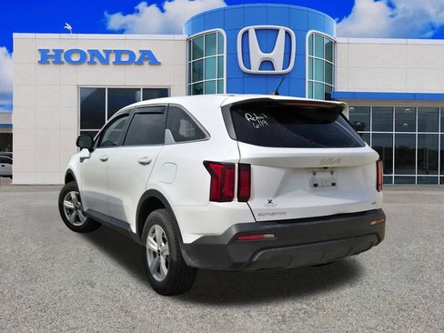 Used 2023 Kia Sorento LX AWD/4WD image 4