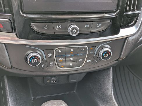 Used 2021 Chevrolet Traverse RS FWD image 26