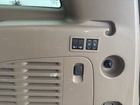 Used 2015 GMC Yukon XL SLT w/ Open Road Package image 30