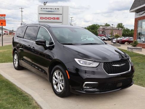Used 2026 Chrysler Pacifica Select AWD/4WD image 3