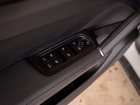 Certified 2023 Porsche Cayenne Coupe AWD/4WD image 21
