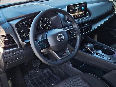 Used 2025 Nissan Rogue SV image 9