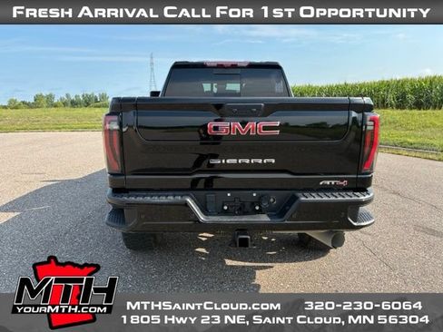 Used 2024 GMC Sierra 2500 AT4 w/ Technology Package AWD/4WD image 7