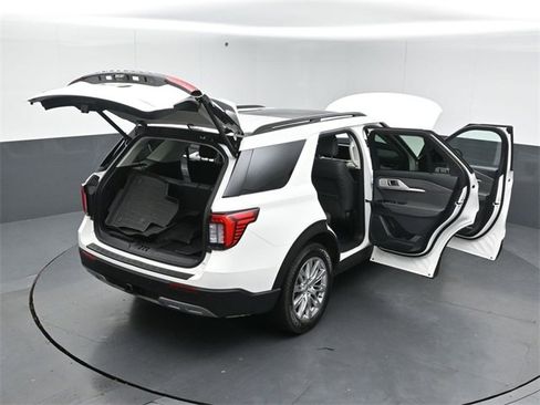 Certified 2025 Ford Explorer Active w/ Active Comfort Package image 57