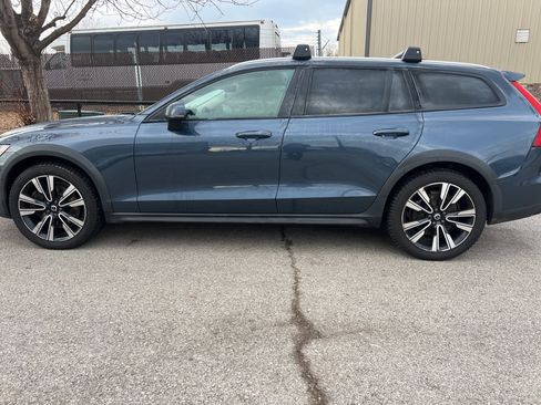 Used 2022 Volvo V60 T5 Cross Country w/ Climate Package image 9