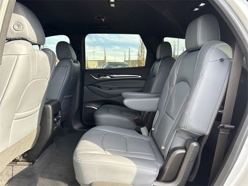 Used 2022 Buick Enclave Premium image 11