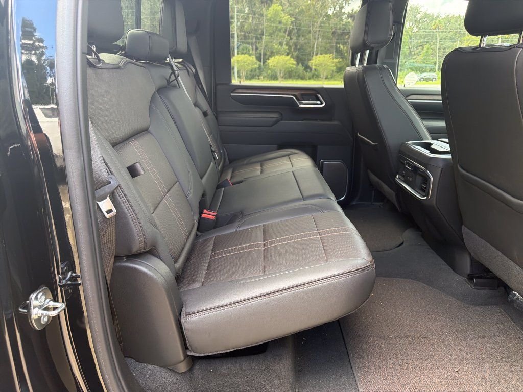 Used 2025 Chevrolet Silverado 2500 High Country w/ Midnight Edition AWD/4WD image 30