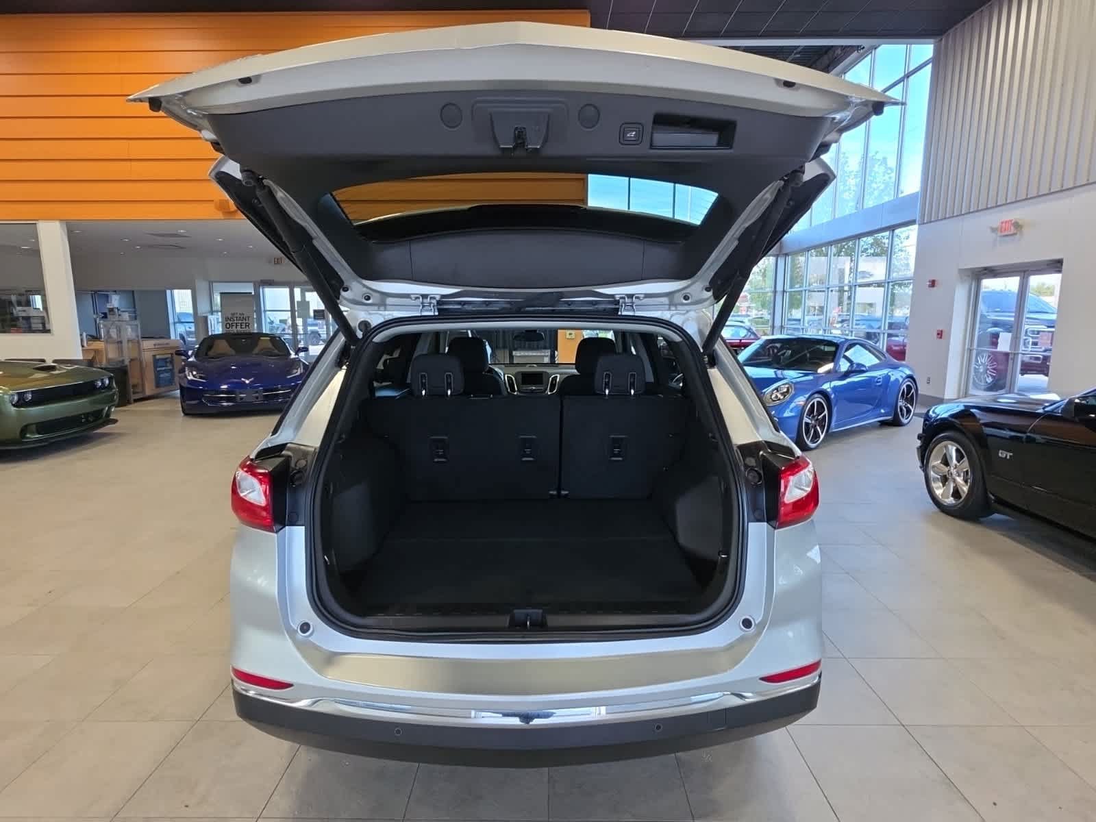 Used 2020 Chevrolet Equinox LT w/ Driver Convenience Package FWD image 16