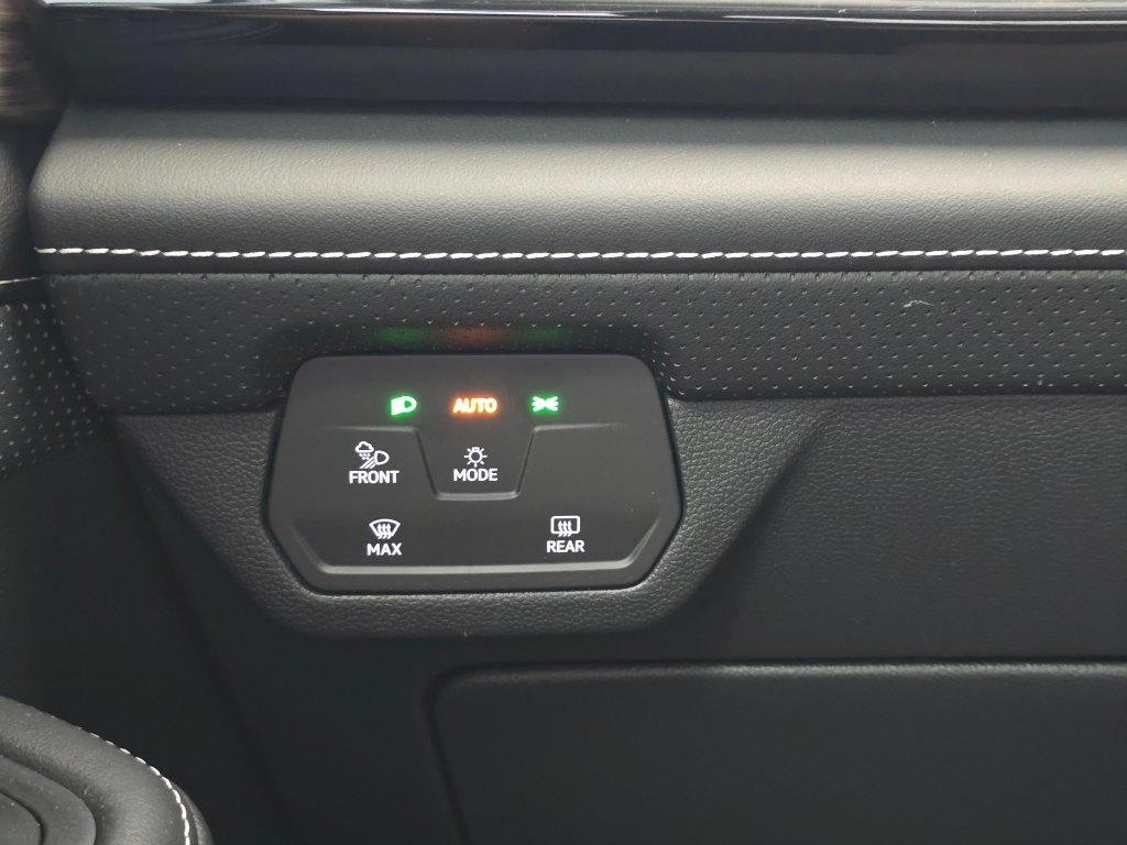 Used 2025 Volkswagen Atlas SEL AWD/4WD image 24