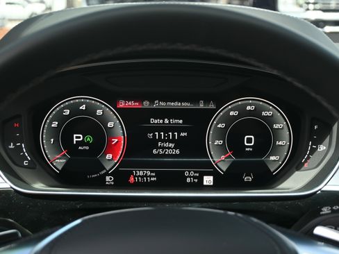 Used 2024 Audi S8 AWD/4WD image 13