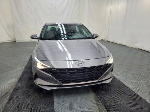 Used 2021 Hyundai Elantra SE FWD image 14