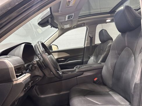 Certified 2024 Toyota Grand Highlander Platinum image 12