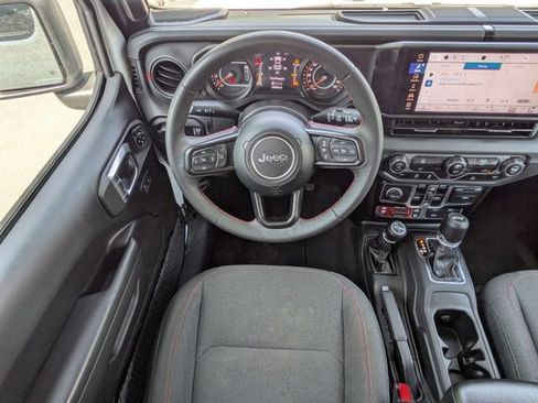 Used 2024 Jeep Wrangler Unlimited Rubicon AWD/4WD image 17