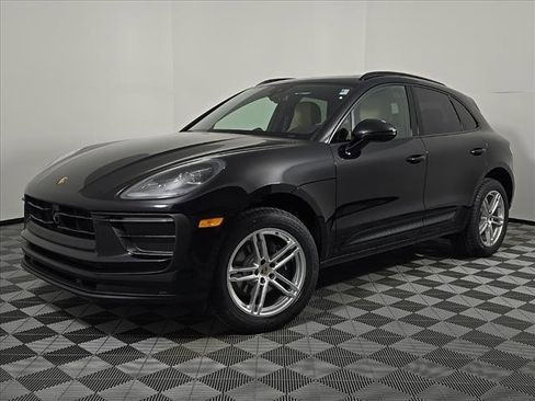Certified 2025 Porsche Macan image 1