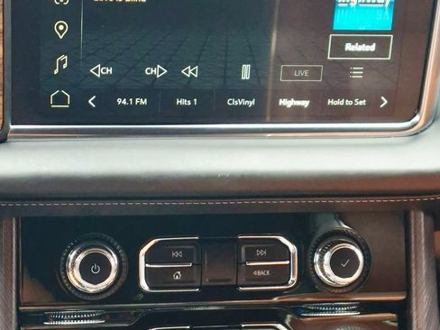 Used 2023 GMC Yukon XL Denali Ultimate AWD/4WD image 27