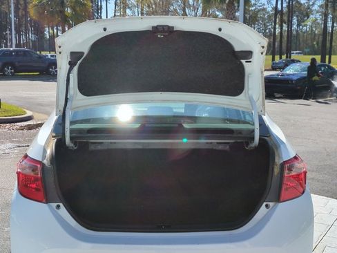 Used 2019 Toyota Corolla LE image 6