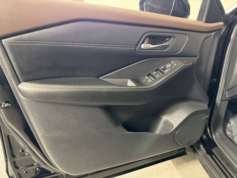 Used 2023 Nissan Rogue SV w/ SV Premium B Package image 10