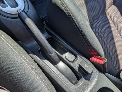 Used 2015 Nissan Versa SV image 27