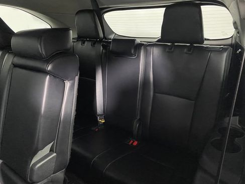 Used 2023 Toyota Highlander XLE AWD/4WD image 14