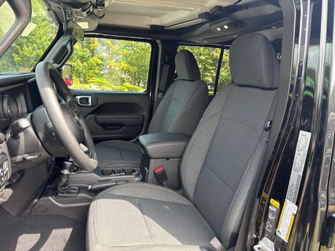 New 2025 Jeep Gladiator Sport image 11