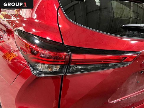 Used 2021 Toyota Highlander XLE image 28