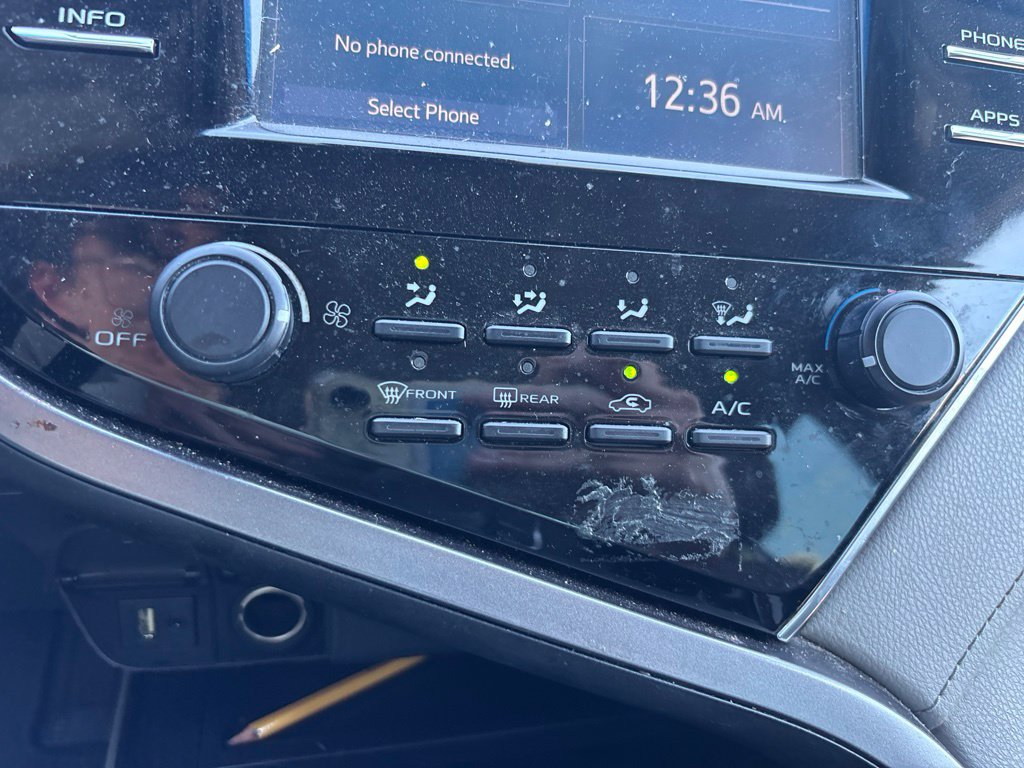 Used 2018 Toyota Camry LE FWD image 22