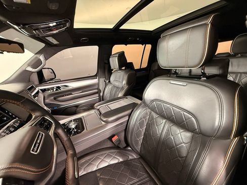 Used 2022 Jeep Grand Wagoneer Series III w/ Rear Seat Video Group 1 AWD/4WD image 51