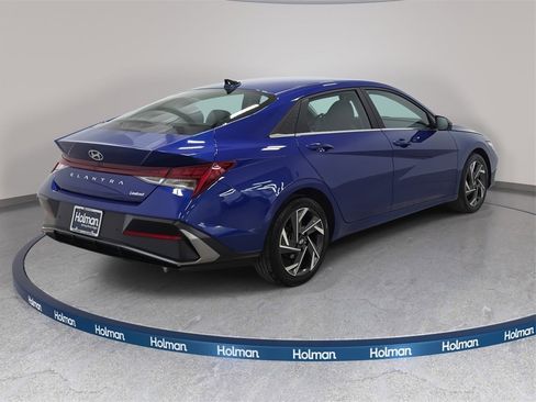 Used 2024 Hyundai Elantra Limited image 7