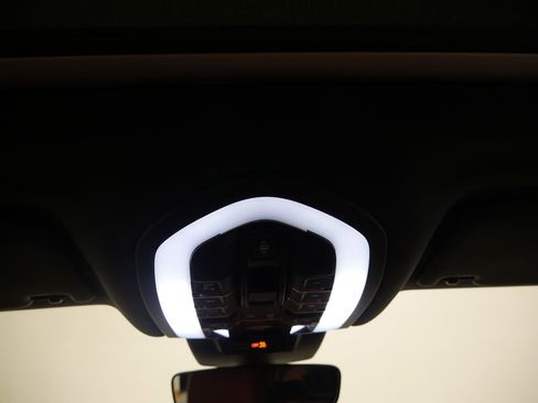 Certified 2023 Porsche Macan S image 40