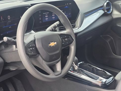 Used 2025 Chevrolet Trax LT FWD image 30