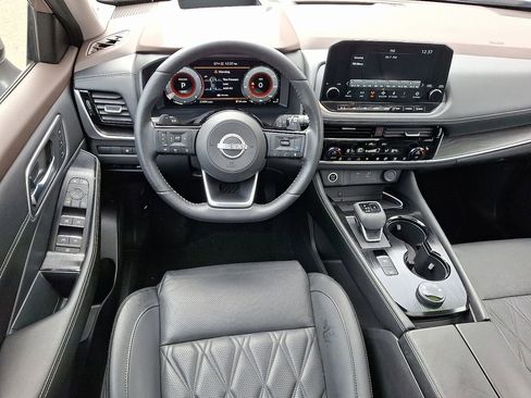 Used 2023 Nissan Rogue Platinum w/ Platinum Premium Package image 12