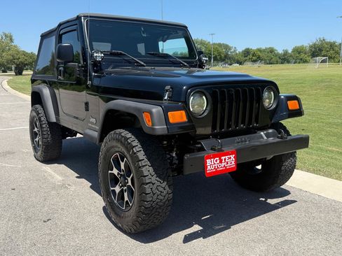Used 2004 Jeep Wrangler 4WD image 2