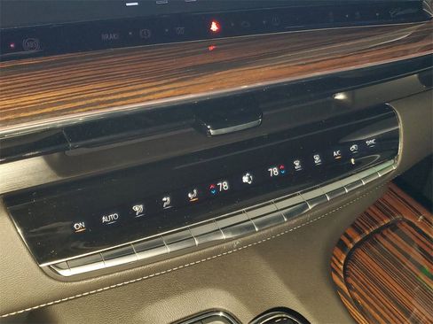 Used 2023 Cadillac Escalade Luxury image 40