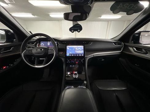 Used 2024 Jeep Grand Cherokee Limited w/ Black Appearance Package image 20