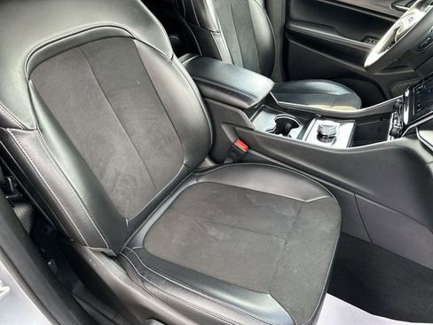 Used 2023 Jeep Grand Cherokee L Laredo image 27