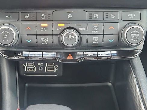 Used 2024 Dodge Durango GT RWD image 17