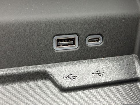 New 2025 Chevrolet Suburban Premier image 26