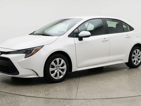 Used 2025 Toyota Corolla LE FWD image 3