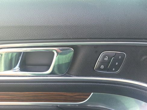 Used 2019 Ford Explorer Limited w/ Ford Safe & Smart Package FWD image 24