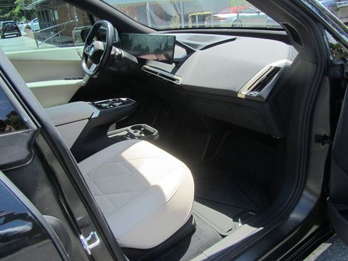 Used 2024 BMW iX xDrive50 w/ Sport Package AWD/4WD image 21