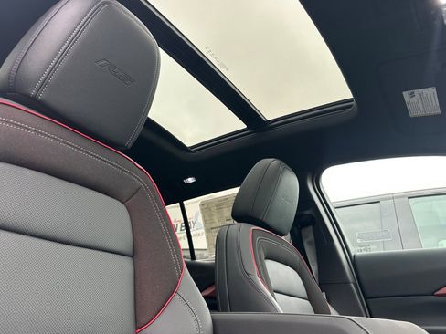 New 2025 Chevrolet Equinox EV RS image 17